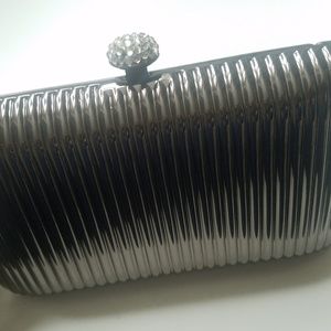 Linear Ridge Clutch  GLINT